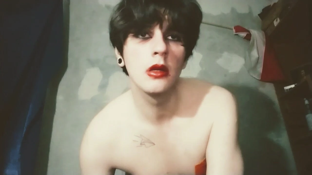 Seksi kadın kılıklı kadın tek başına