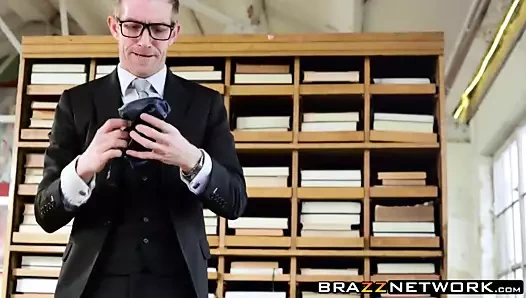 Büyük titted julia de lucia seviyor kahrolası sert ve hızlı