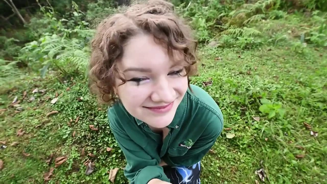 Şehvetli kadın palyaço bir taksi şoförünü baştan çıkarıyor