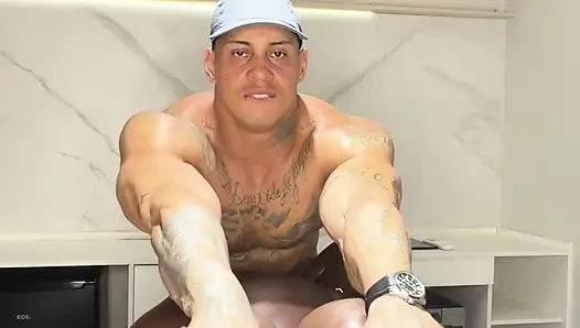 Heteroseksüel sikiş Brezilyalı haydut büyük götlü siyah Amerikalı ile sikişiyor