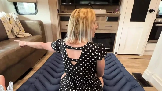 Üvey anneye kendini savunmayı öğretmek yanlış gittiğinde - parlak horoz filmleri