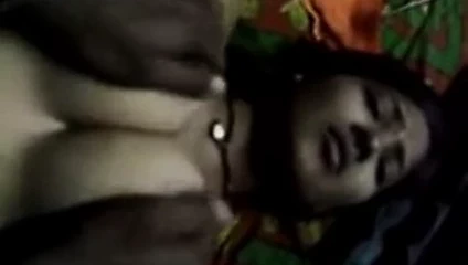 Desi bhabi, göğüsler masajı