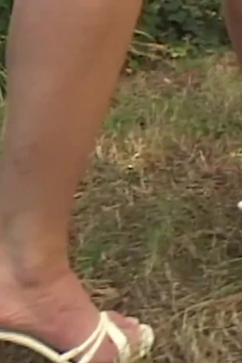 İncil kızı Lisa Marie anal kaşıntısını tedavi eden garip büyük zenci doktoruyla tanışıyor.