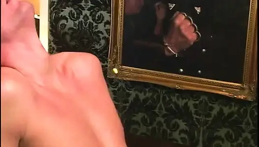 Seksi sarışın sürtük tüm deliklerini masada sert siktiriyor