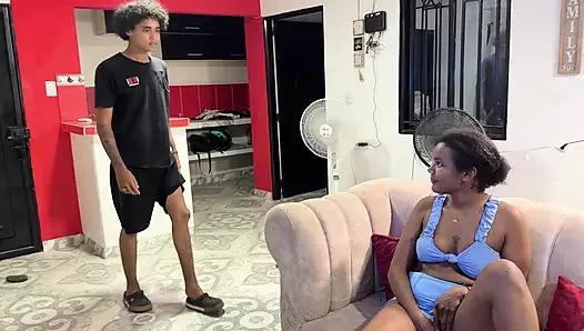 Hooooo! Daha sert sert, üvey kız kardeşimin kaltağını o amcık için sert tokatlarken çığlık attım.