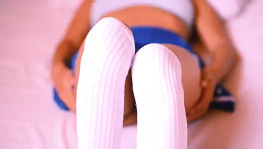 Ablası ve erkek kardeşinin arkadaşı evinde.