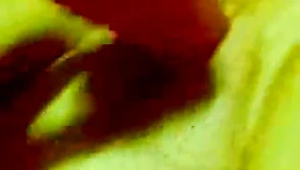 Kırmızı oyuncağıyla daha çok kırmızı