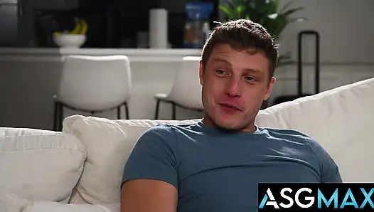 Yan kapı stüdyoları - üniversite buluşması yaşlı güreş arkadaşları arasında korunmasız eşcinsel sikişe dönüşüyor