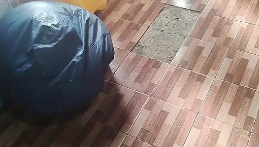 Tehát lenézel engem. Mocskosan beszélek veled, szoplak és maszturbálok előtted.