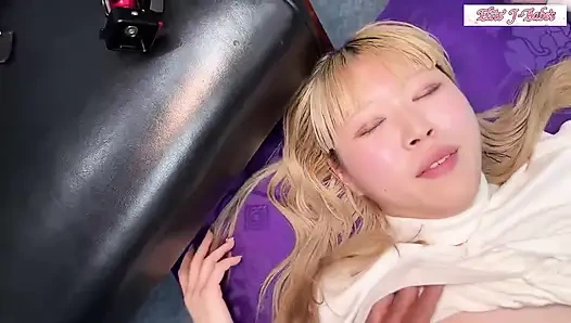 Masum cazibe ve nazik ikna, tekrarlanan tepeler doğal olarak ortaya çıktığı için yoğun kimyayı ortaya koyuyor 1.