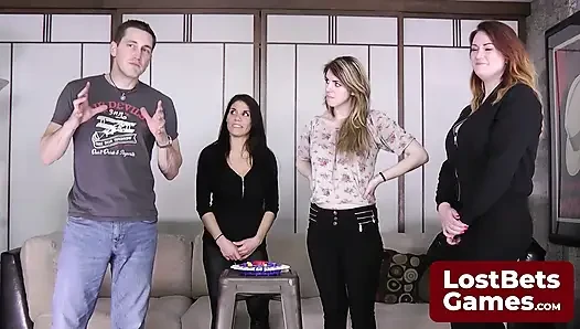 Bir grup arkadaş Torange'i baharatlı bir yarakla sikiyor