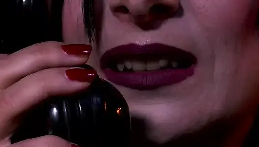 İç Çamaşırlı Bağlı Gotik Kız Yoğun Yarak Yolculuğu Yapıyor