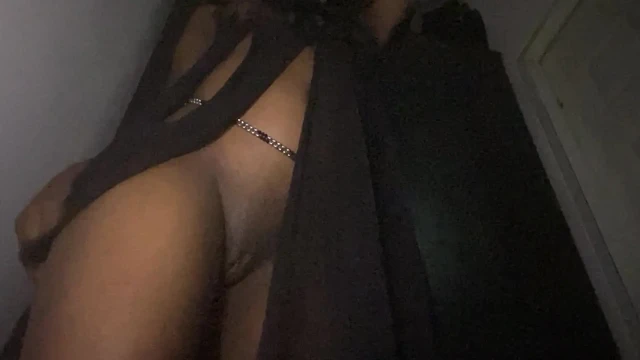 Ateşli zenci hatun yüze oturan seksi dans şişman amcık balon götünü gösteriyor (bölüm 2)bakış açısı