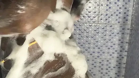 Ateşli zenci hatun banyoda tek başına