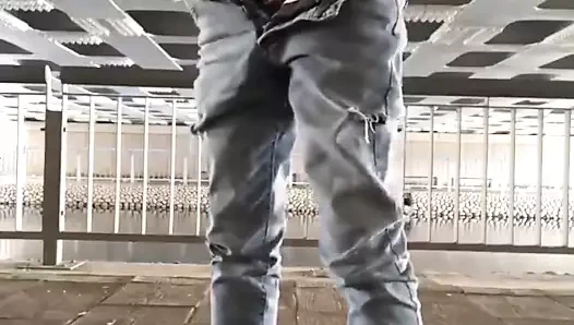 pantolonumda çok büyük