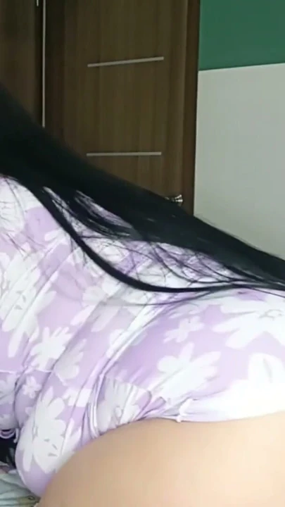 Pr'ımı ziyarete geliyorum! M@ ama büyük yuvarlak götünü gösterdiği zengin bir elbisesi var | Klip 2