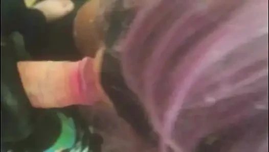 Başka bir adam bana dölünü veriyor