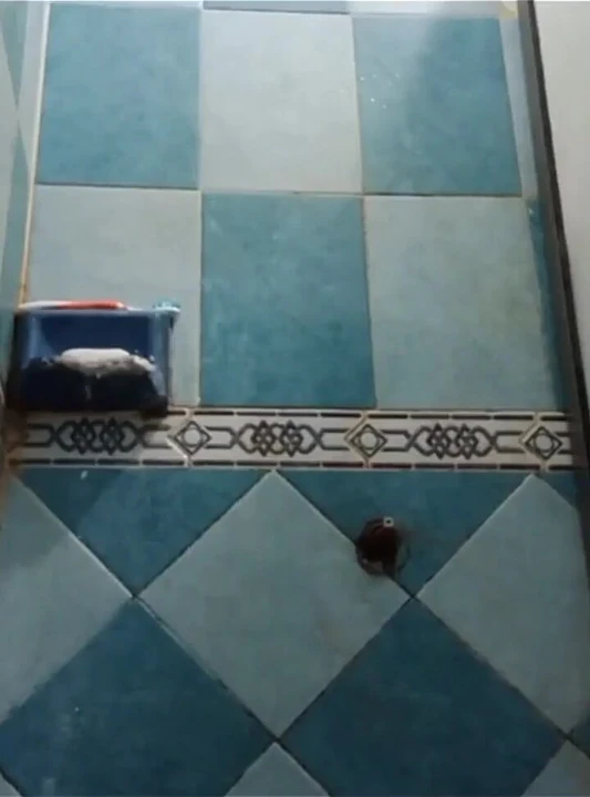 Duşta Meksikalı tombul Karmica'nın derlemesi