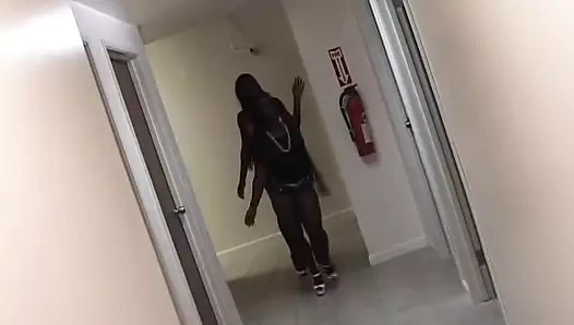 İki üvey kızkardeş aynı horozu emer!