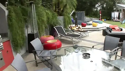 Edepsiz sarışın için büyük bir yarak