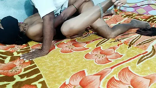 Hintli Ateşli Evli Kadın Ev Yapımı Amcık Yalama Göğüslerini Sakso Çekiyor