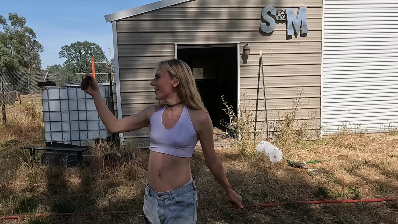I Fucked the Barn Manager After He Caught Me Peeing