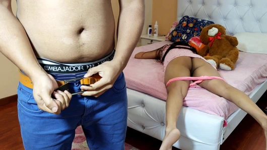 Masum bir kızı asla yaşlı bir sapıkla bırakma