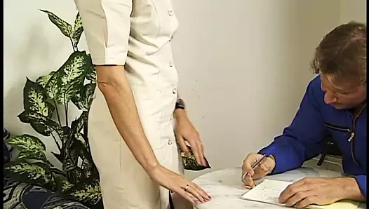 Keine Gnade, er fickt die als Oma