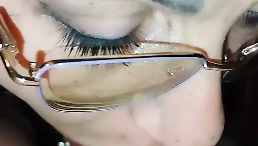 Harika sakso, ağza ve yüze boşalma