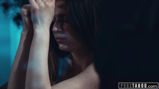 Saf tabu üvey anne üvey amca ile genç yakalandı ve katıldı