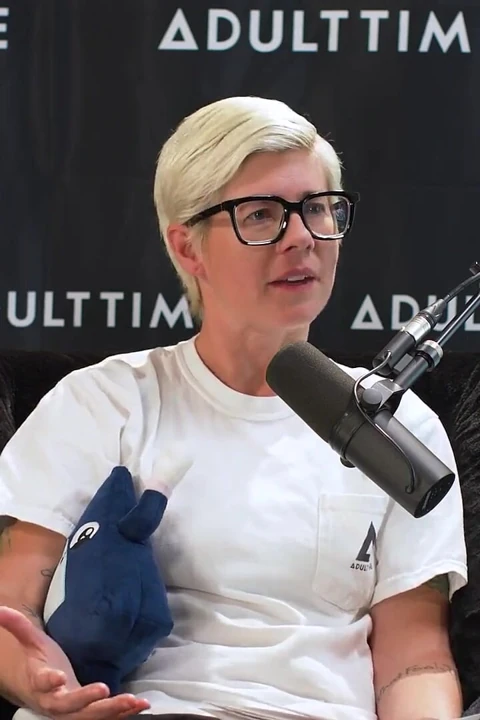 Cami Strella bir kült hayatta kalmak, tiktok şöhreti ve tek eşlilik dışı | Adult Time Podcast