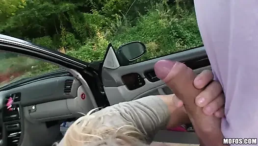 Halka açık pikaplar - sevimli amatör sarışın Tonya yarak seviyor
