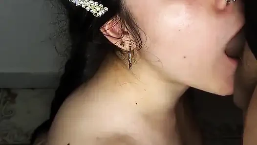 Sürtük ve azgın bebek döl yutmak istiyor - amatör sakso