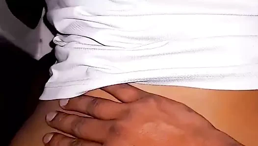 Evimin kapısında beni sikiyorlar - dört ayak üstünde köpek gibi vermelerine bayılıyorum