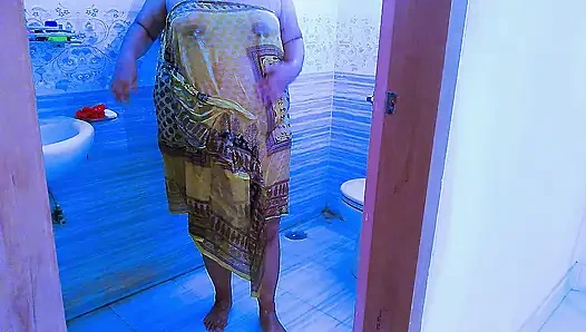 Suudi Arabistanlı ateşli teyze banyoda sikişiyor