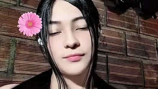 Colombiana se masturba con su mejor amigo