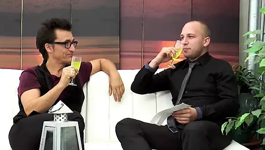 Genç Alman kaltağın çift yarağa ihtiyacı var