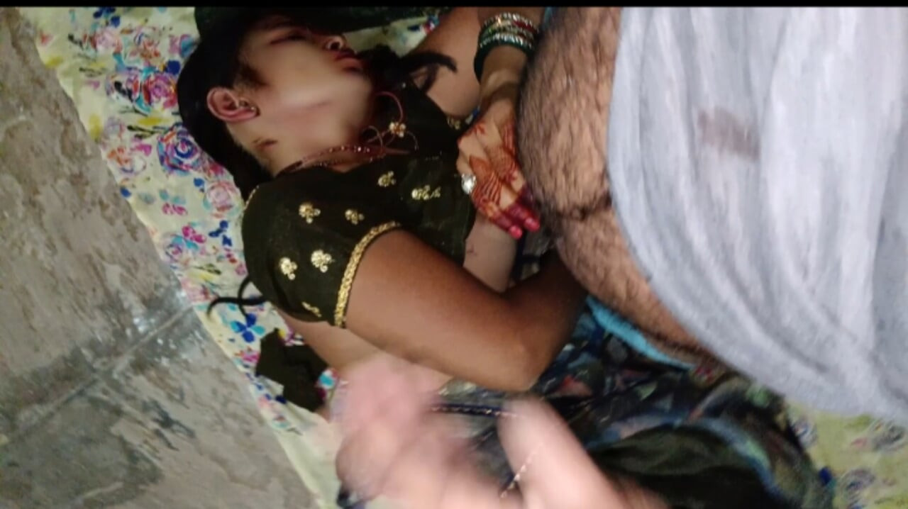 Devar ne bhabhi ko bedroom me choda dewar ne bhabhi ko pela bhabhi ki chudai brother-in-law ke sath