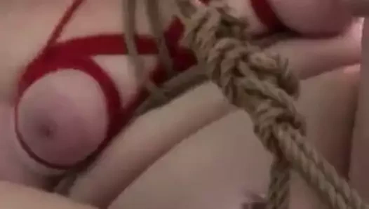 Hotvixenwifey rope bağlı ve becerdin tarafından erkek arkadaş bull