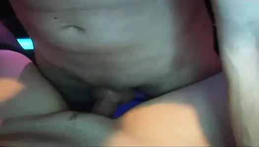 Sarışın hatun damlayan yumrukla genişliyor