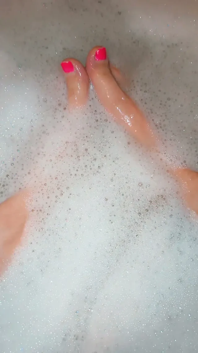 Slut in her bath