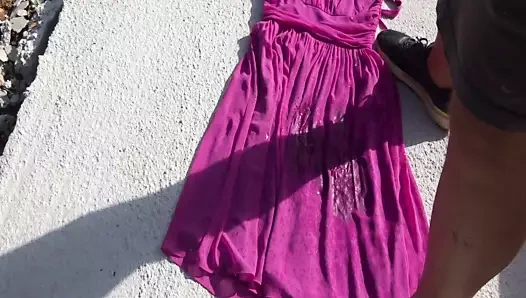 Pembe fuschia 7 elbiseye işiyor