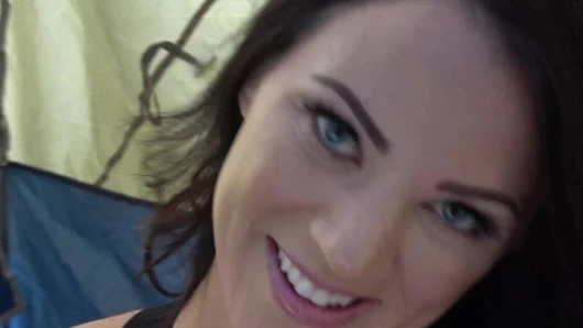 Kardeş ve kardeş sikme içinde çadır sırasında aile kamp gezisi