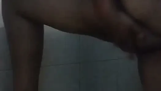 Duş alıyorum