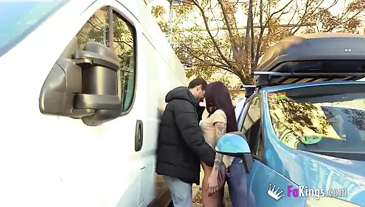 Sofia tatlı gizli büyük yaraklarla arkadaşlarını sikiyor