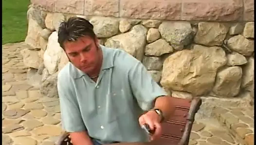 Küçük memeli sevimli sarışın bebek cha cha cha dansına davet edildi