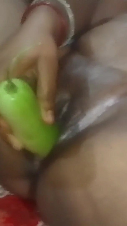 Seksi baldız arkadaşını aradı ve yarağını aldı ve kabayla amını sikti ve çiçeğin tadını çıkardı | Klip 1