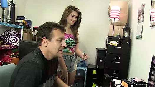 18 yaşındaki esnek öğrenci taşakları derin!