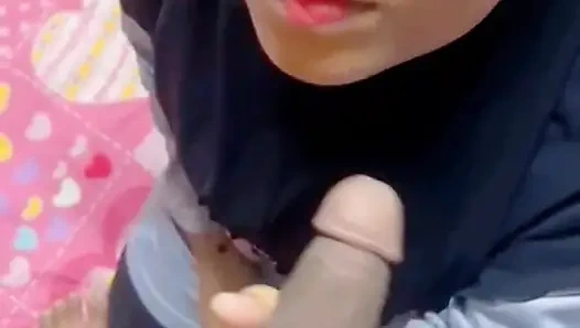 Üvey erkek kardeş kendi üvey erkek kardeşine boşalıyor