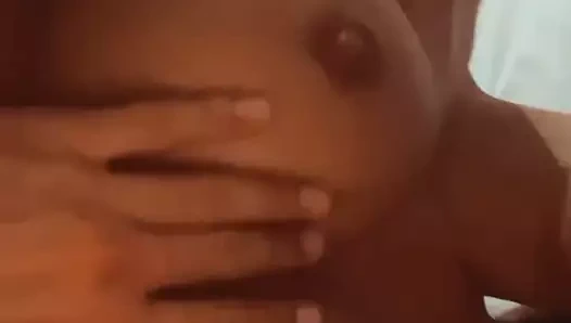 Bbycrys69 suge degetul